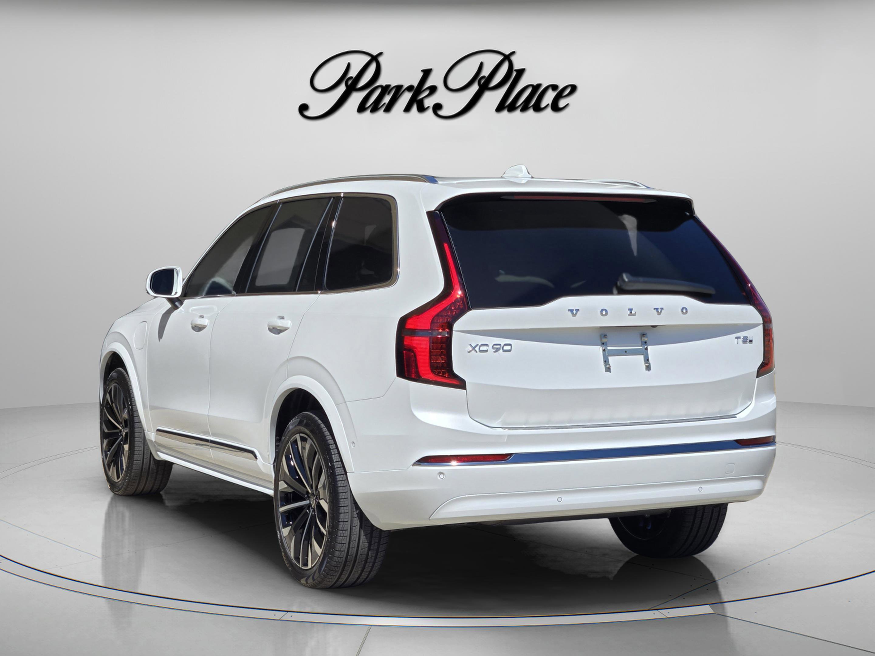 New 2026 Volvo XC90 T8 Plus w/ Protection Package Premier image 3