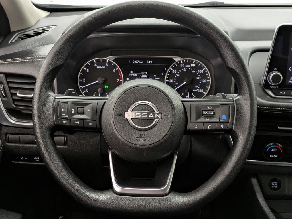 Used 2024 Nissan Rogue SV image 28