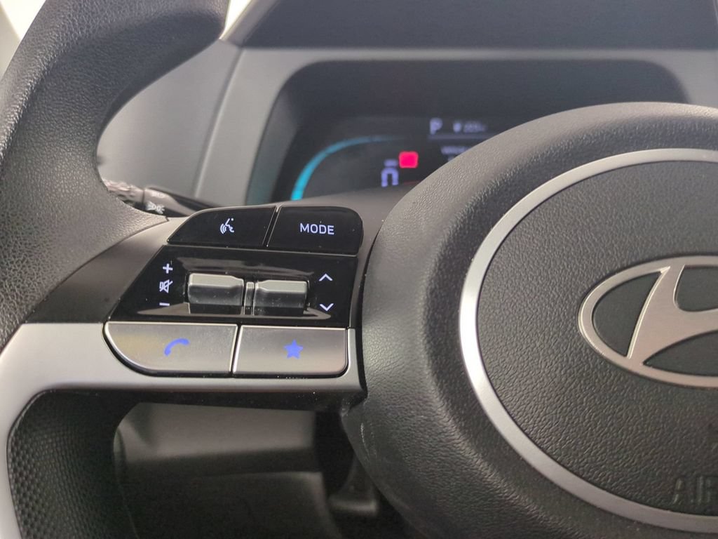 Used 2025 Hyundai Elantra Hybrid FWD image 29