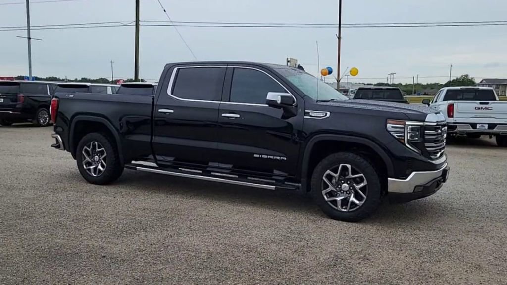 Used 2023 GMC Sierra 1500 SLT image 9