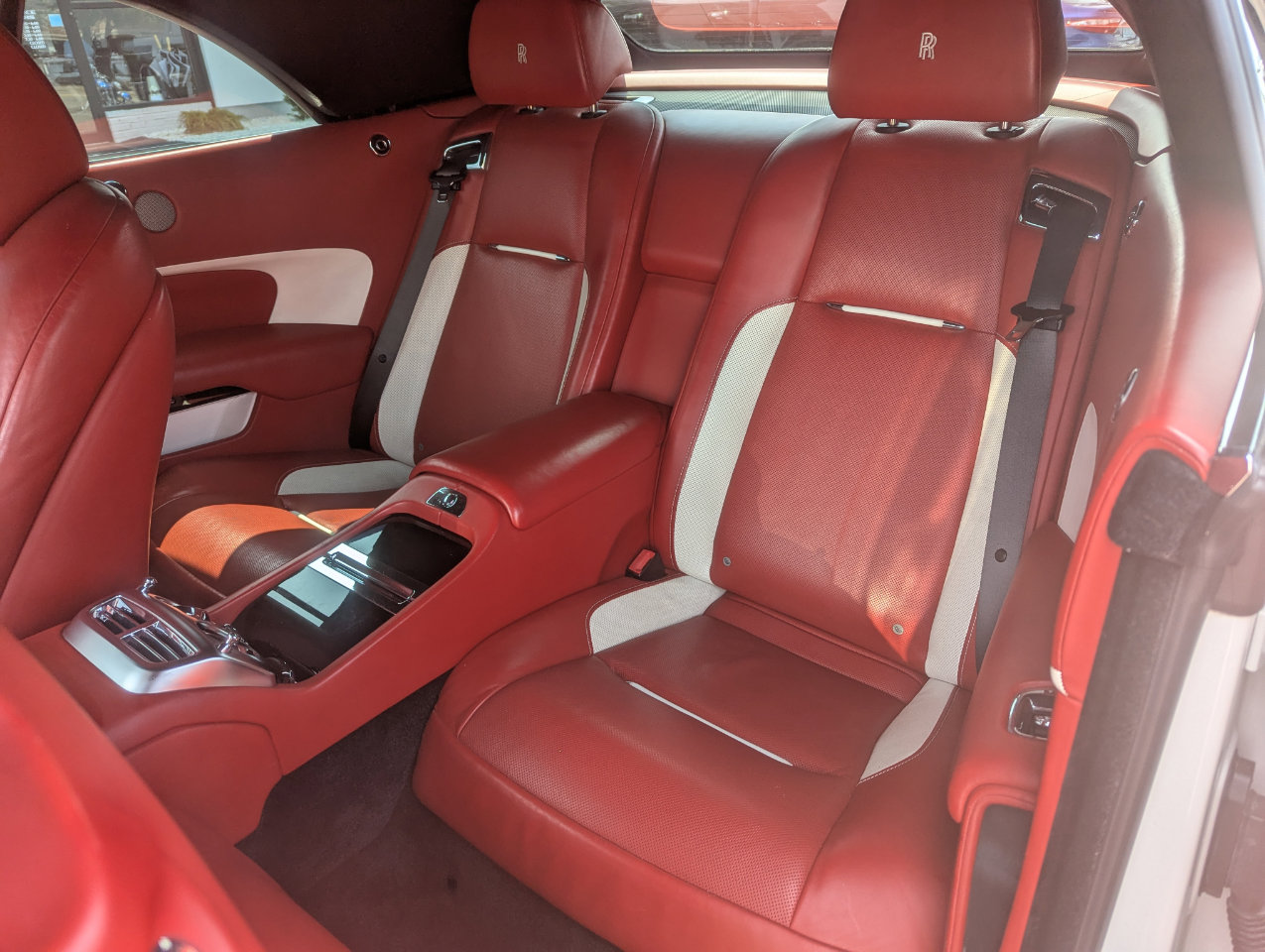 Used 2018 Rolls-Royce Dawn image 36