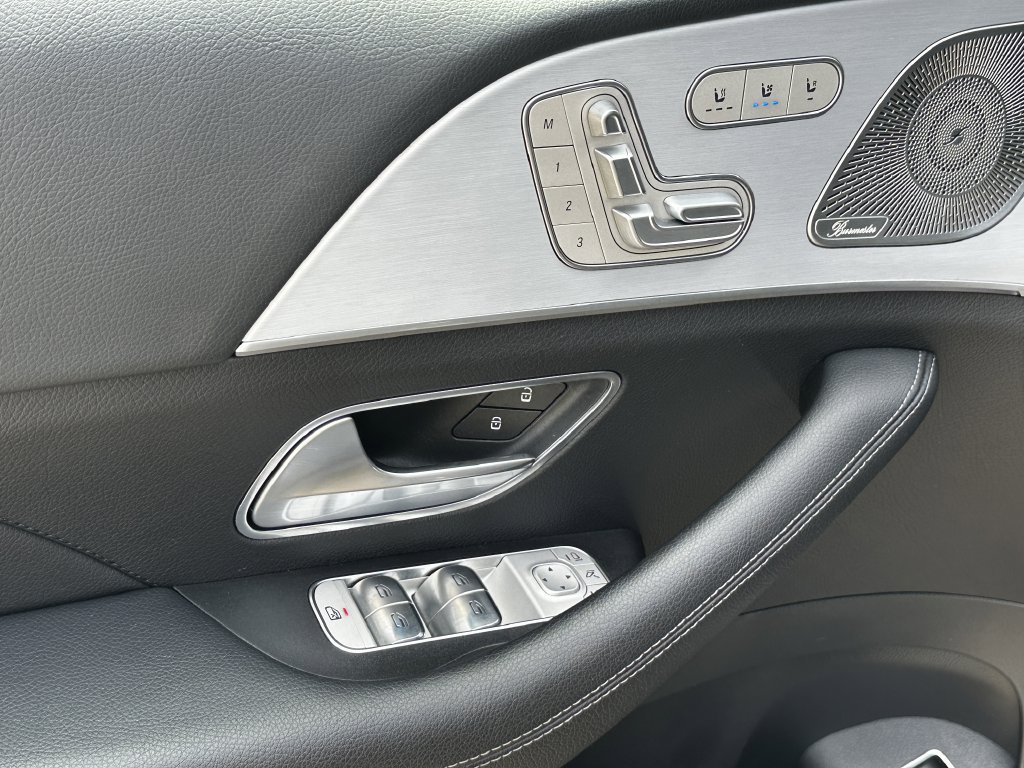 Used 2025 Mercedes-Benz GLS 450 4MATIC image 12