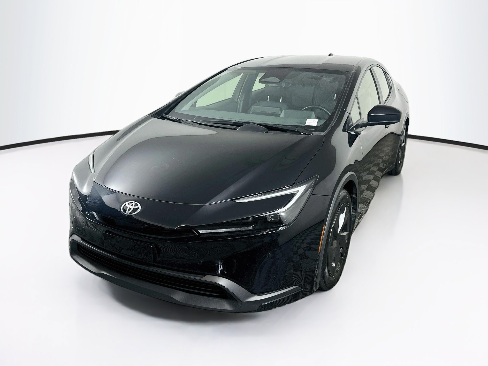 Used 2024 Toyota Prius LE FWD image 3