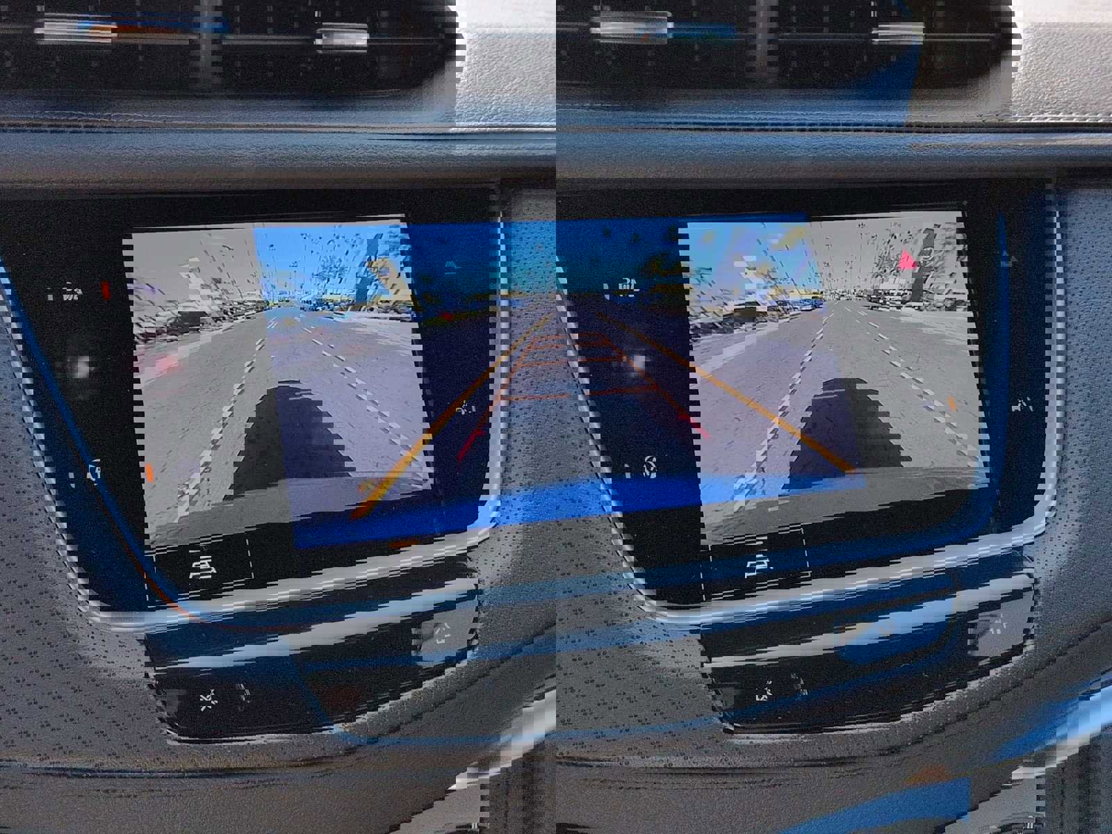 Used 2025 Cadillac XT6 Luxury image 19