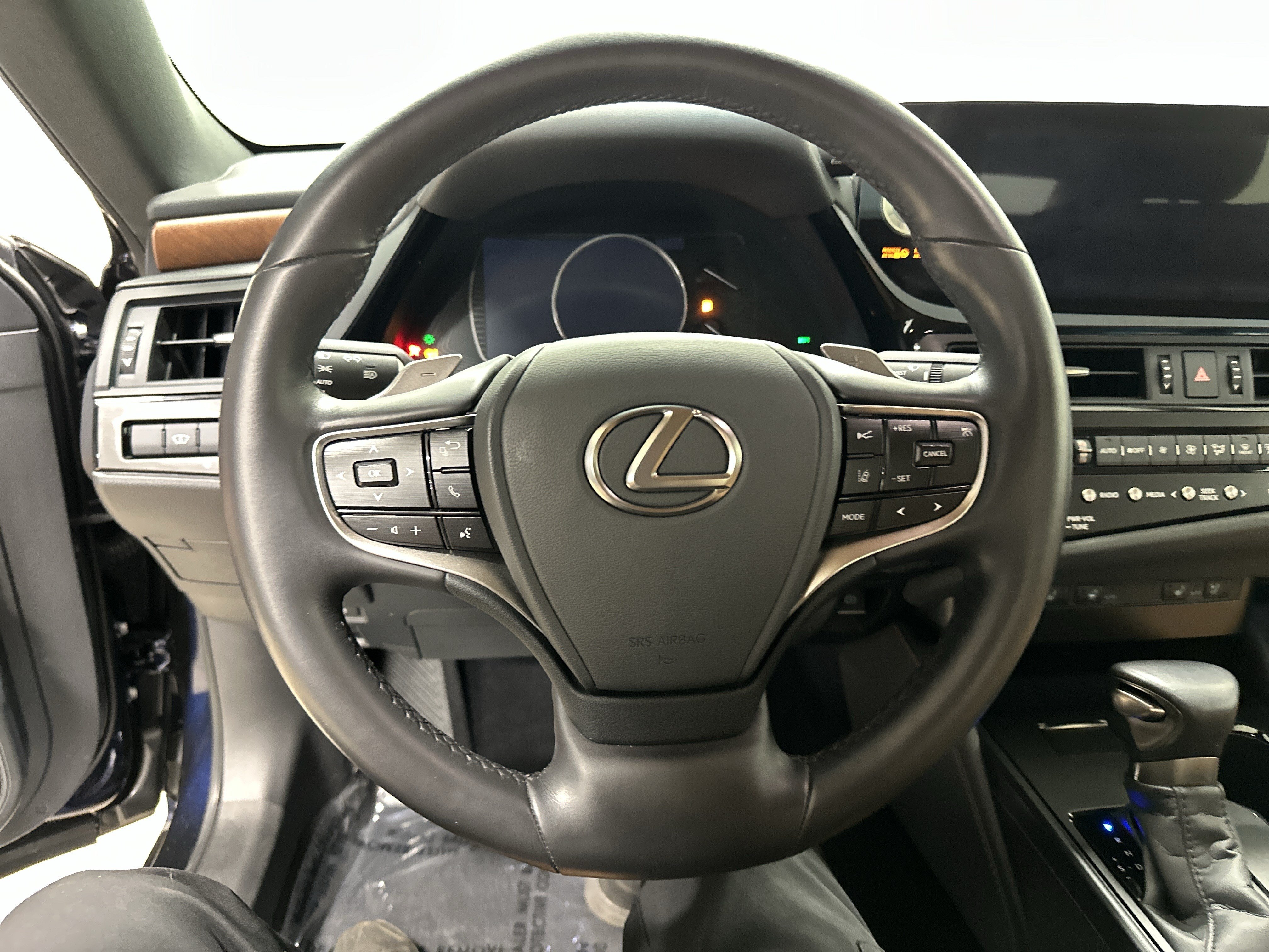 Certified 2025 Lexus ES 350 w/ Premium Package FWD image 18