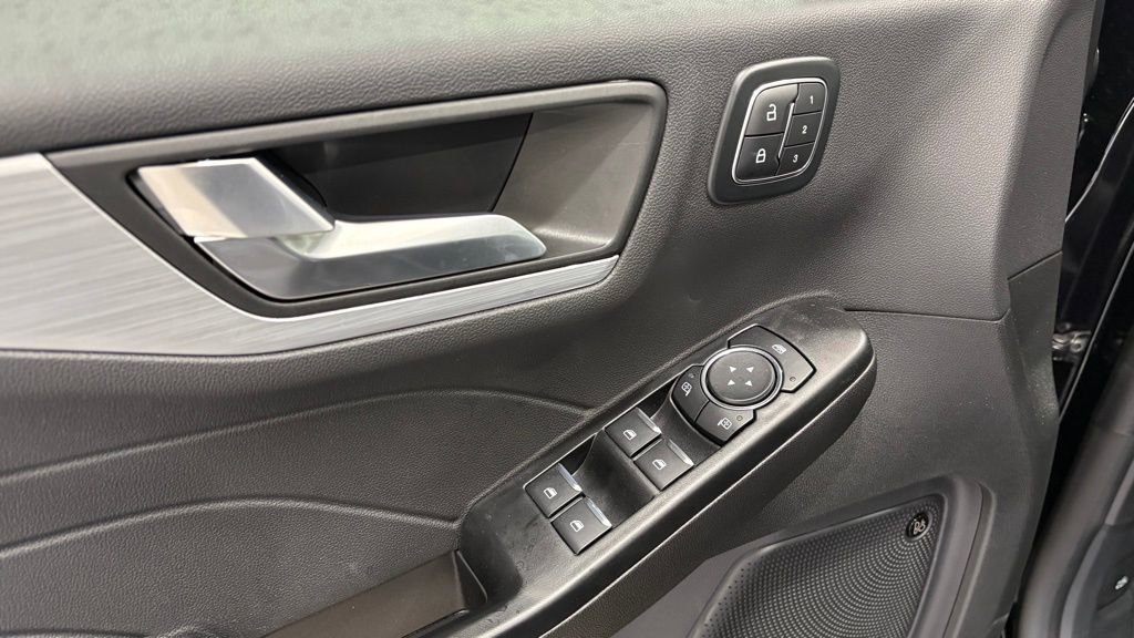 New 2025 Ford Escape SE w/ PHEV Premium Package image 14