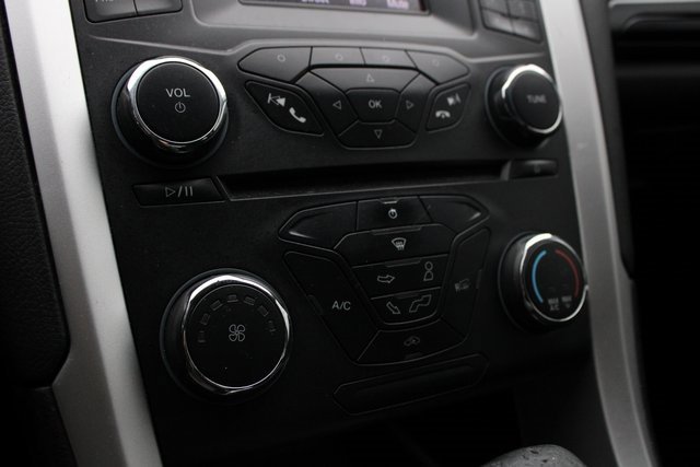 Used 2015 Ford Fusion SE w/ Equipment Group 201A image 9