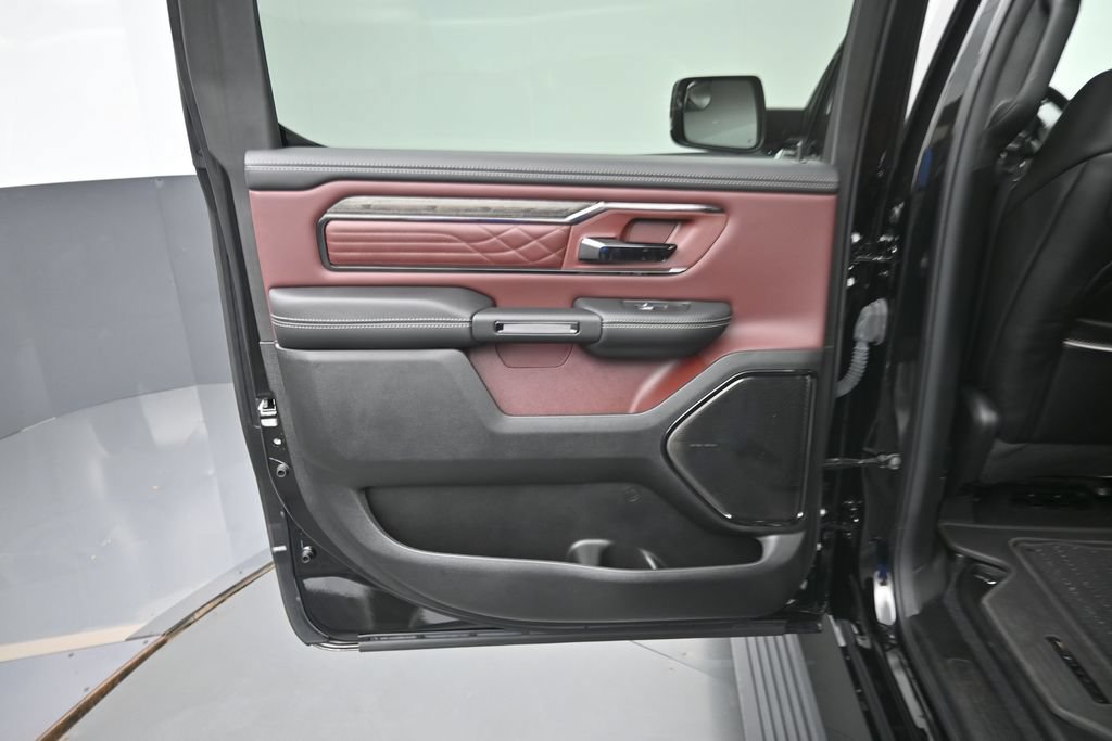 Used 2025 RAM 1500 Limited AWD/4WD image 19