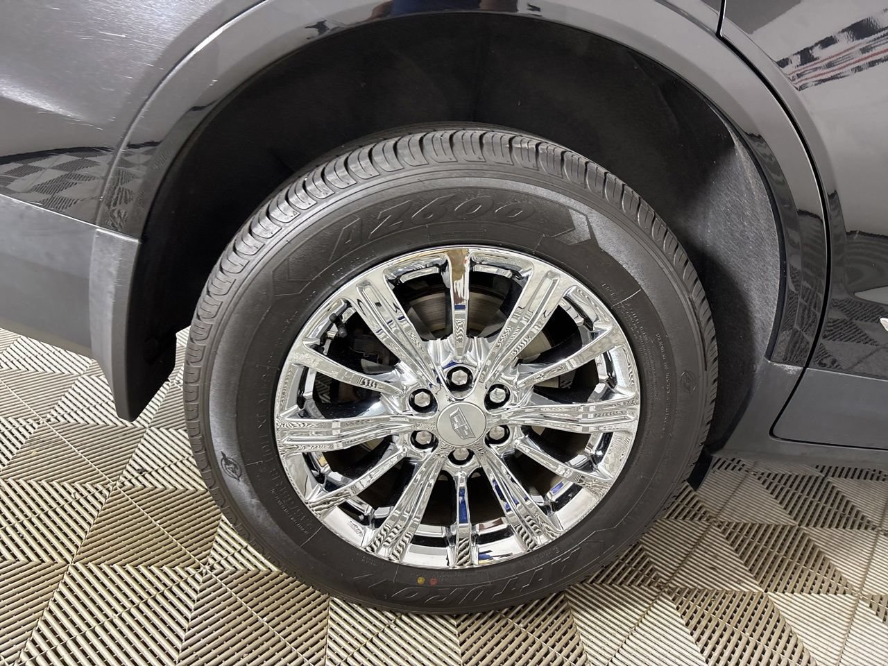 Used 2017 Cadillac XT5 Luxury w/ Driver Awareness Package FWD image 33