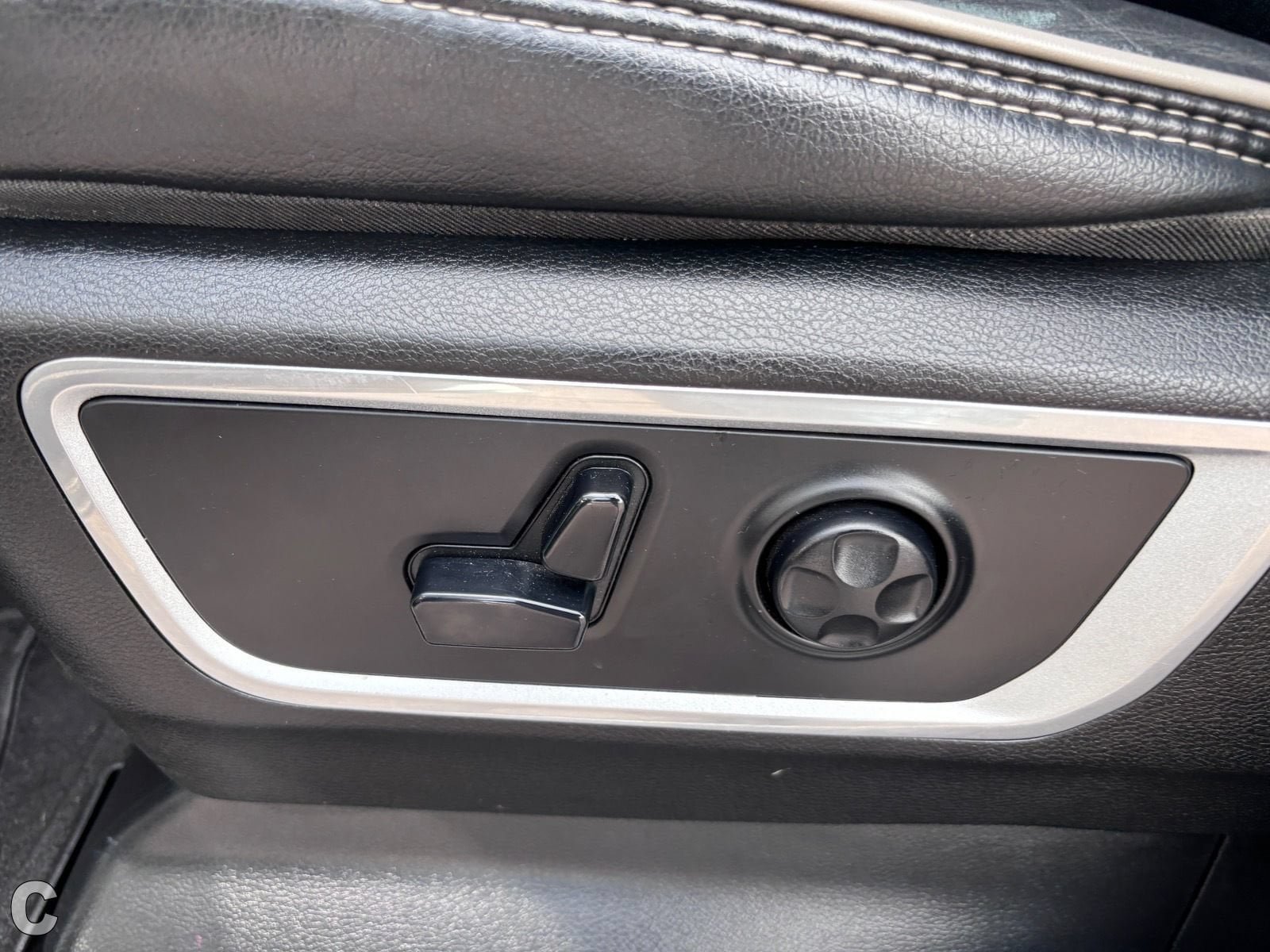 Used 2020 RAM 1500 Laramie RWD image 17