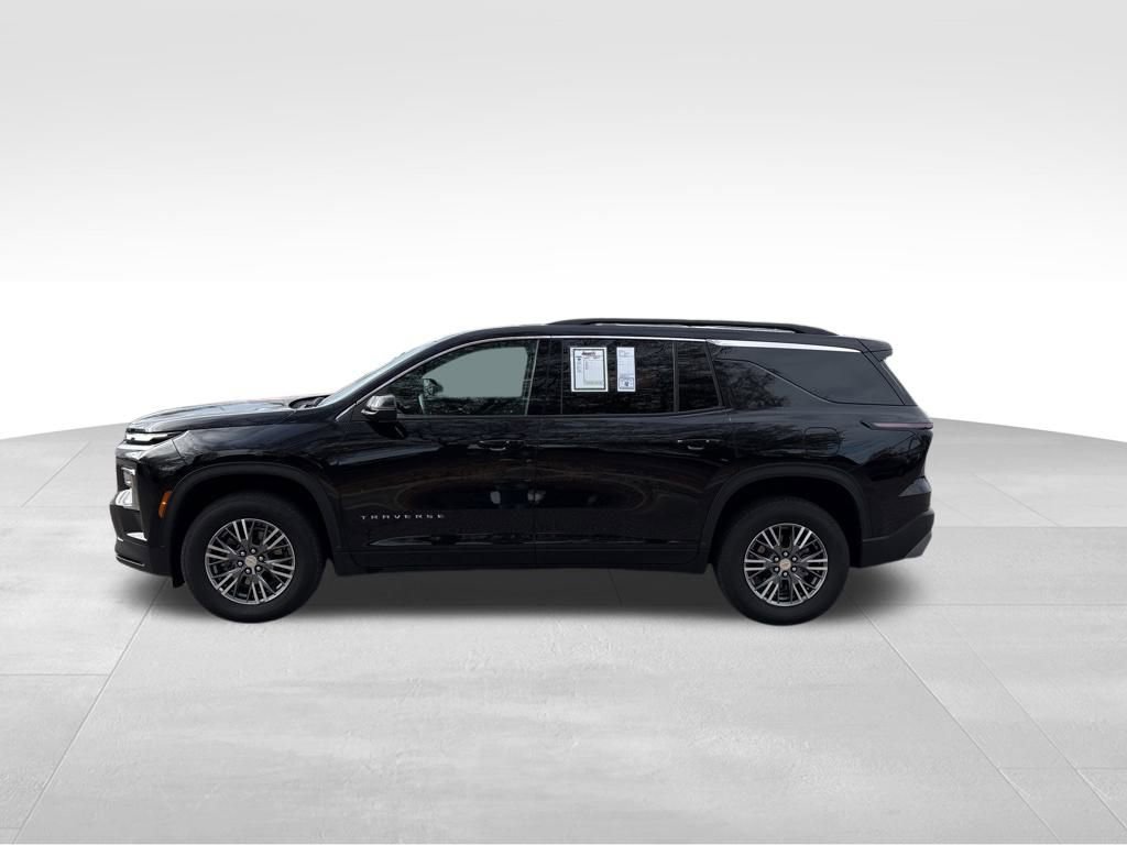Used 2025 Chevrolet Traverse LT image 3