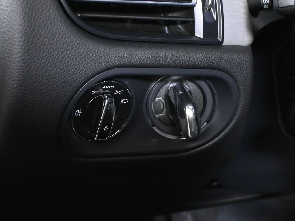 New 2026 Porsche Macan AWD/4WD image 30