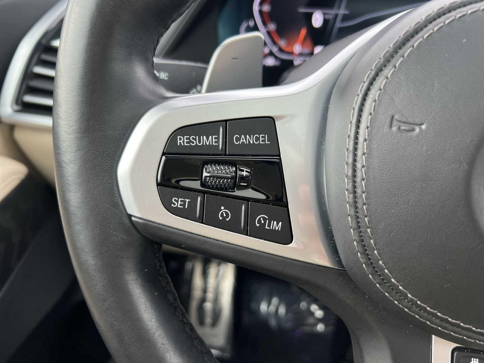 Used 2022 BMW X7 xDrive40i w/ M Sport Package image 34