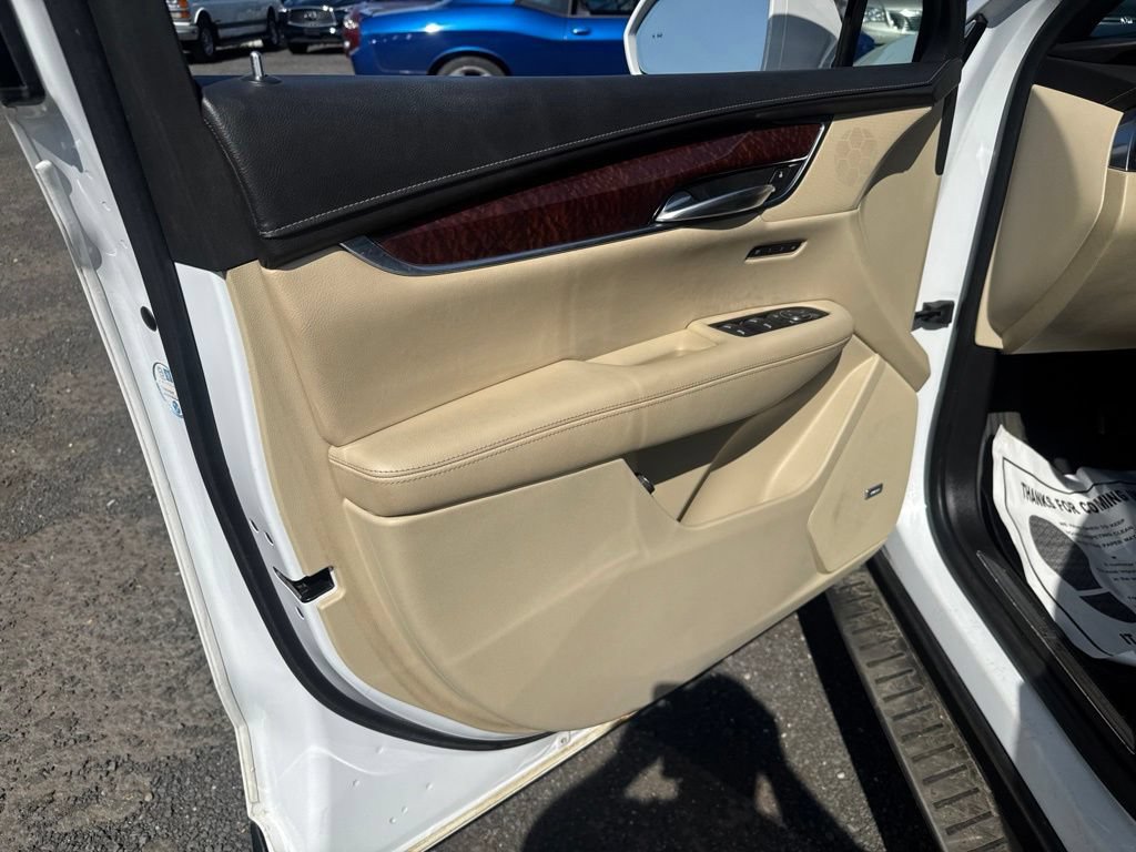 Used 2017 Cadillac XT5 Luxury AWD/4WD image 33