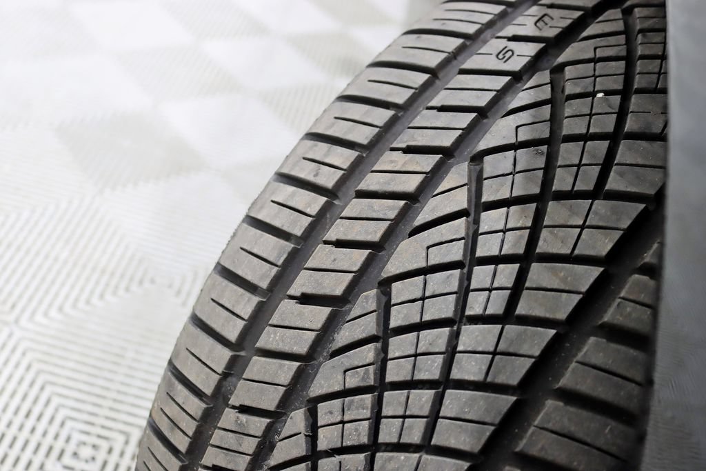 Used 2014 Mercedes-Benz CLS 63 AMG 4MATIC w/ Premium 1 Package image 39