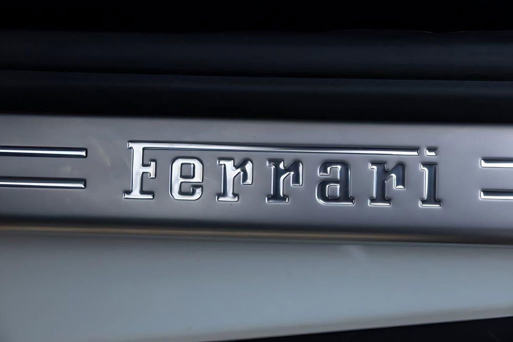 Used 2019 Ferrari Portofino image 27