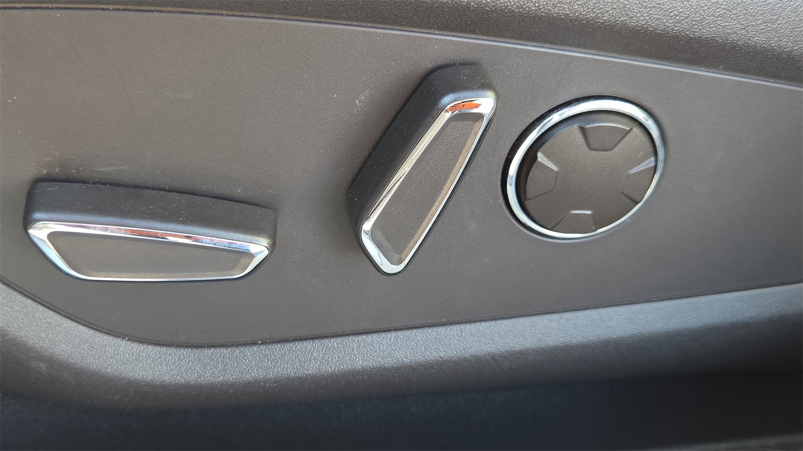 Used 2019 Lincoln MKC Select w/ Select Plus Package image 28