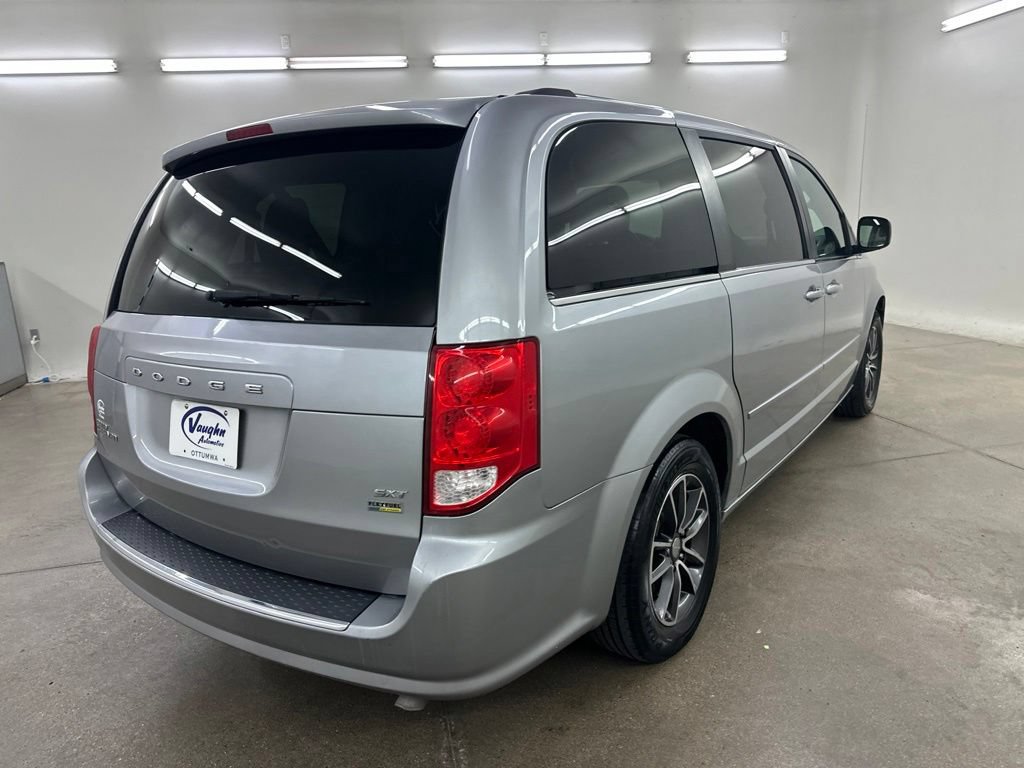 Used 2017 Dodge Grand Caravan SXT FWD image 13