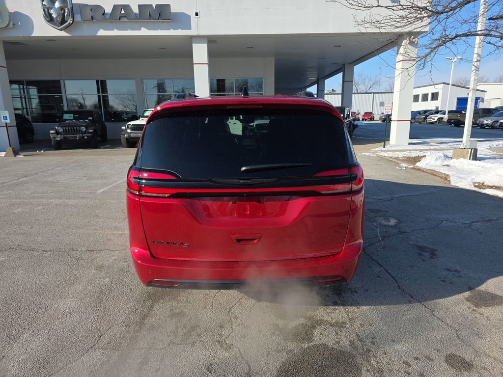New 2026 Chrysler Pacifica Select image 5