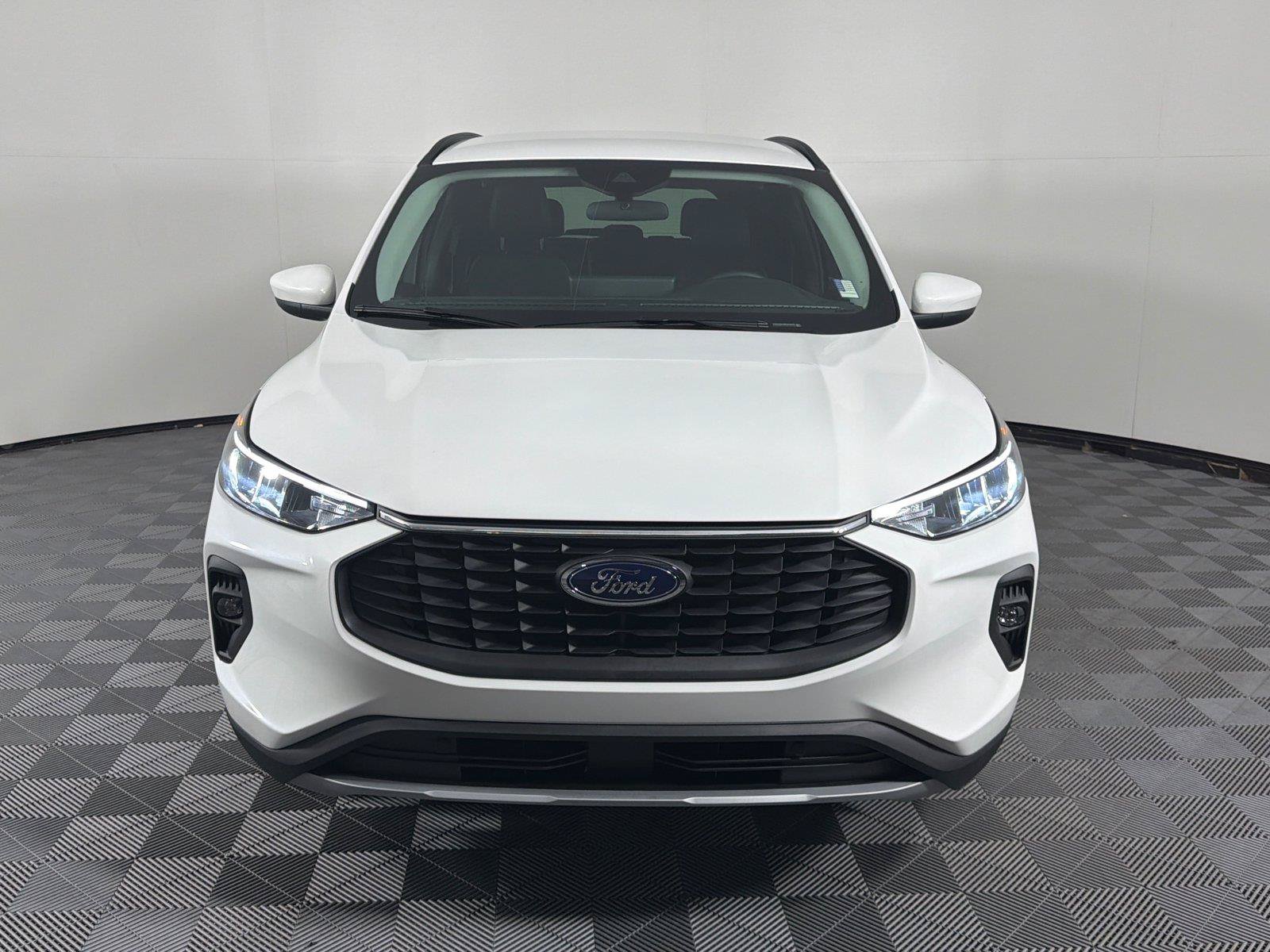 Used 2025 Ford Escape SE FWD image 2