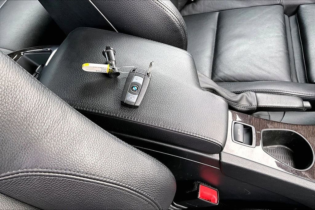 Used 2011 BMW 335i Convertible image 16