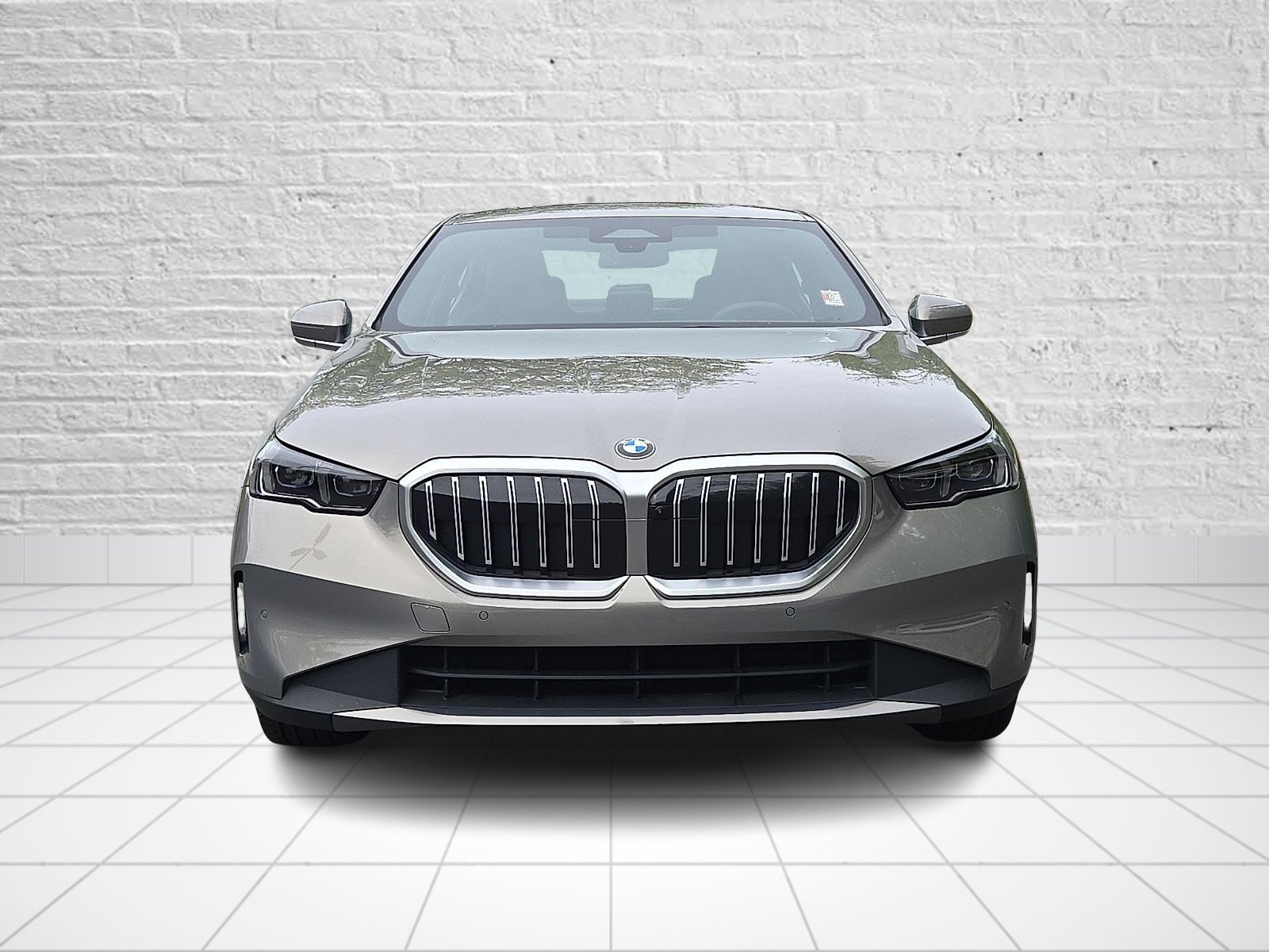 Used 2025 BMW 530i xDrive w/ Premium Package AWD/4WD image 2