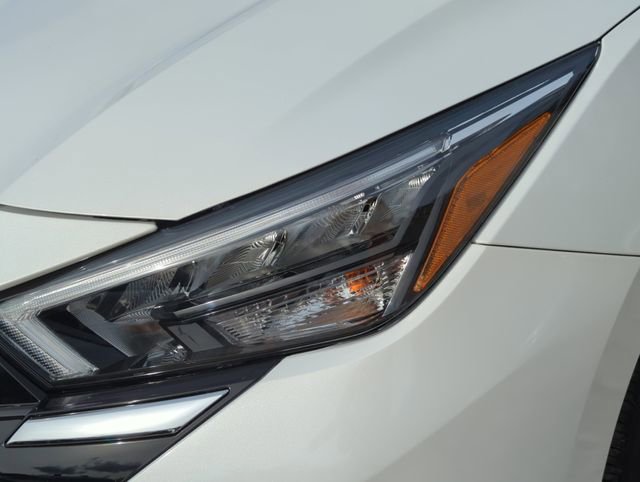 New 2025 Nissan Versa SV w/ Trunk Package FWD image 10