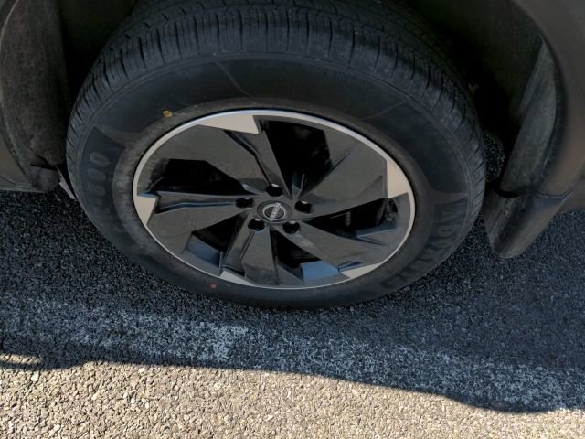 Used 2024 Nissan Rogue SV image 8