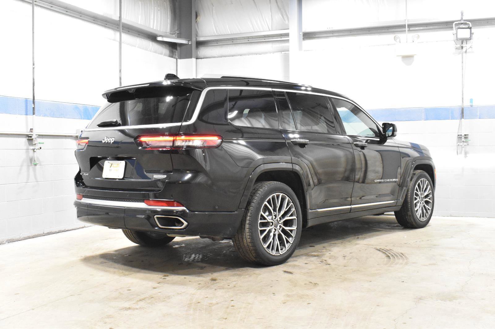 Used 2021 Jeep Grand Cherokee L Summit AWD/4WD image 30