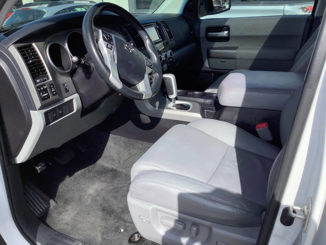 Used 2015 Toyota Sequoia Limited AWD/4WD image 28