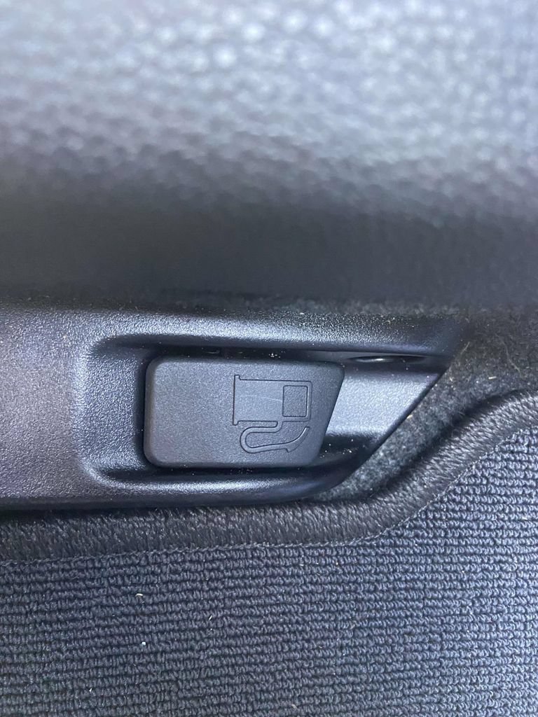 Used 2024 Toyota Corolla Cross LE w/ Moonroof Package FWD image 30