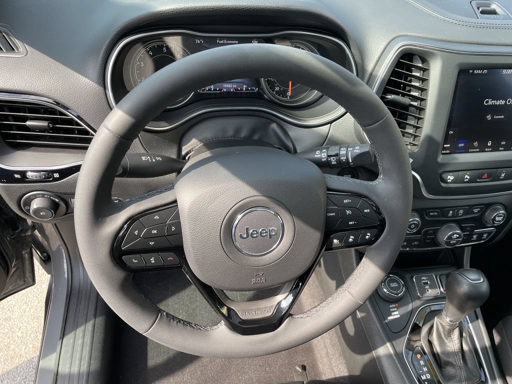 Certified 2023 Jeep Cherokee Altitude Lux w/ Lux Elite Package AWD/4WD image 16