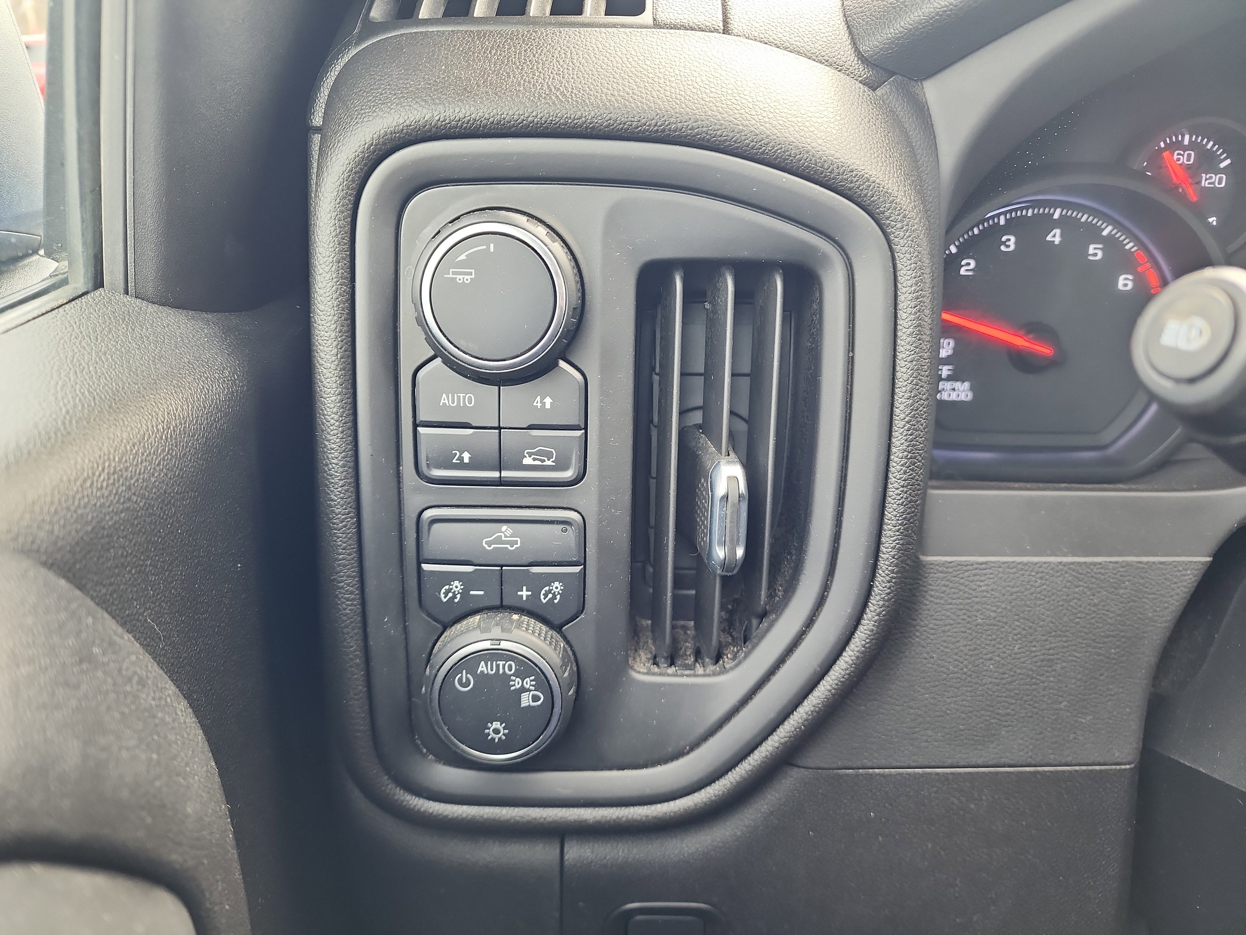 Used 2024 Chevrolet Silverado 1500 Custom image 22