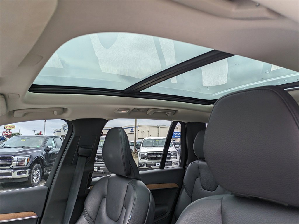 Certified 2023 Volvo XC90 T8 Plus w/ Protection Package Premier image 19