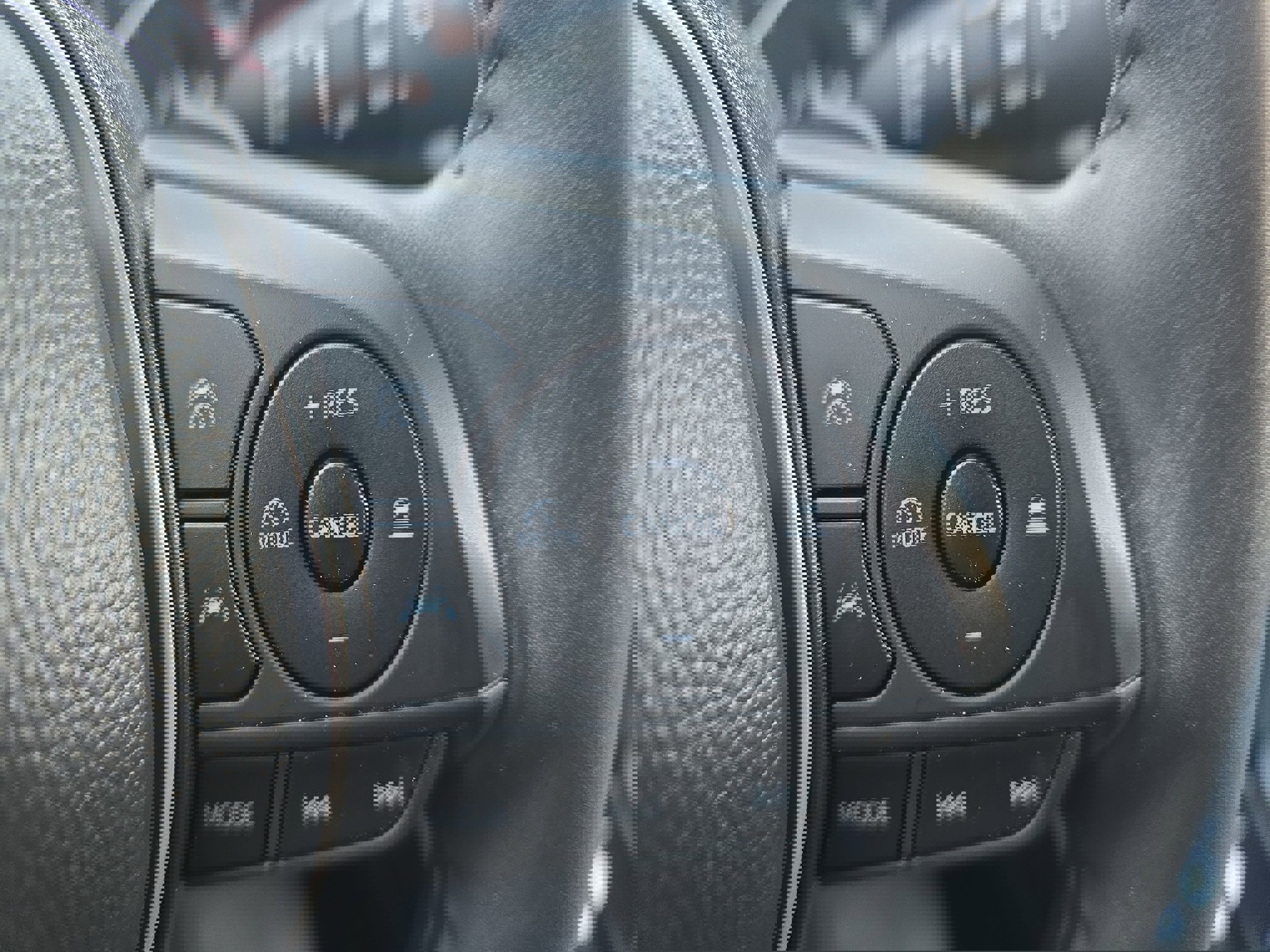 Used 2025 Toyota Corolla Cross AWD Hybrid image 19