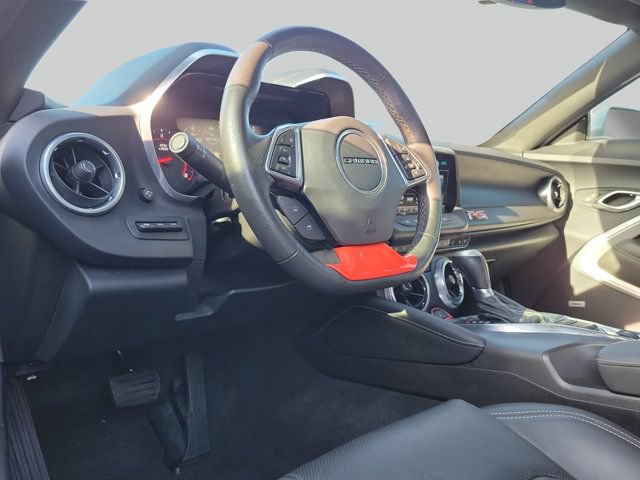 Used 2016 Chevrolet Camaro LT RWD image 9
