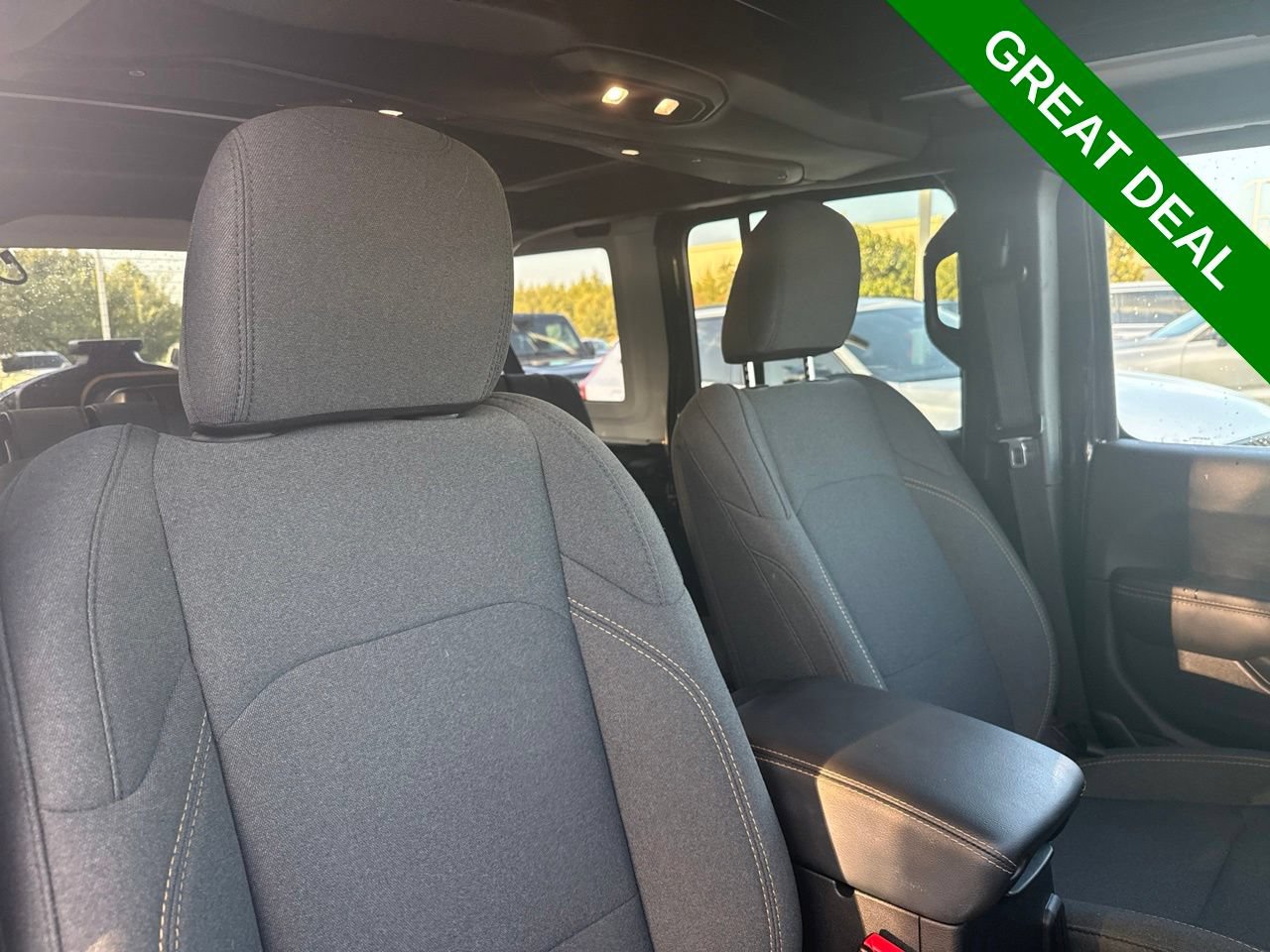 Used 2025 Jeep Wrangler Unlimited Sahara w/ Safety Group AWD/4WD image 10