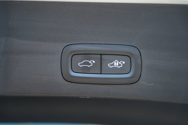 Certified 2024 Volvo XC40 B5 Ultimate AWD/4WD image 11