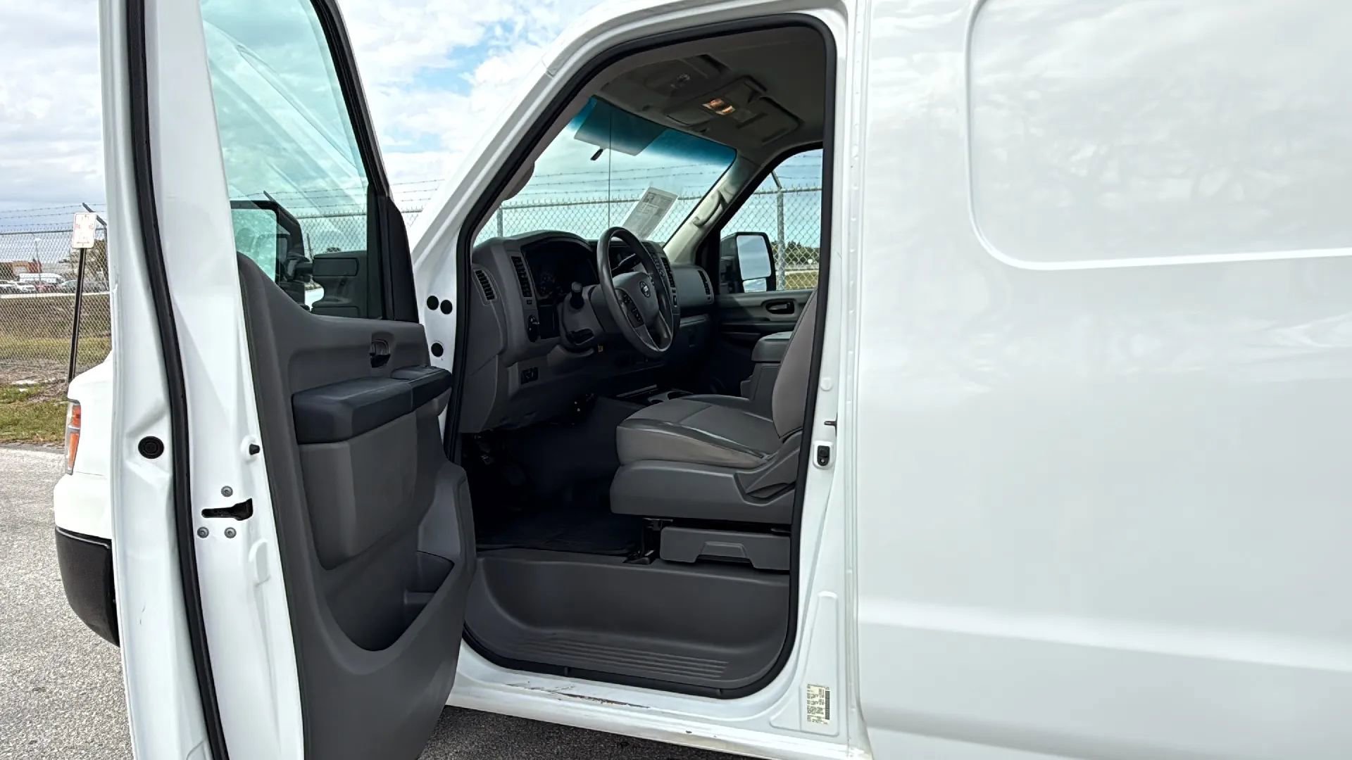 Used 2018 Nissan NV 3500 SV w/ Navigation Package image 9