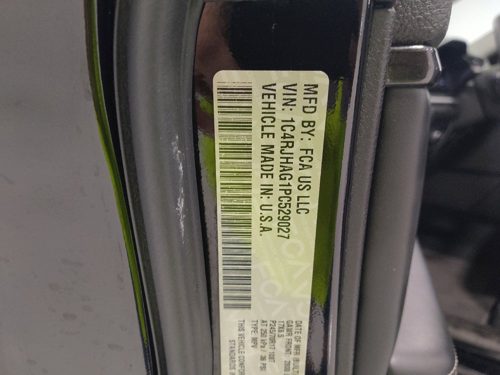Used 2023 Jeep Grand Cherokee Laredo AWD/4WD image 33