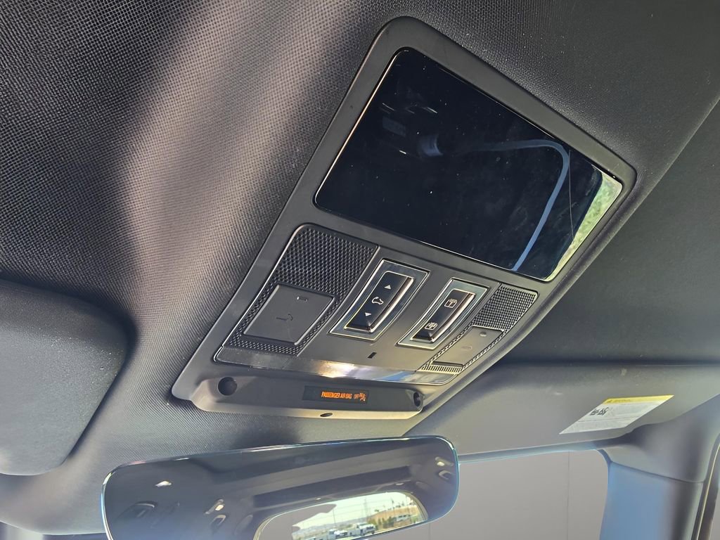 Used 2023 Land Rover Defender 130 X-Dynamic SE image 20