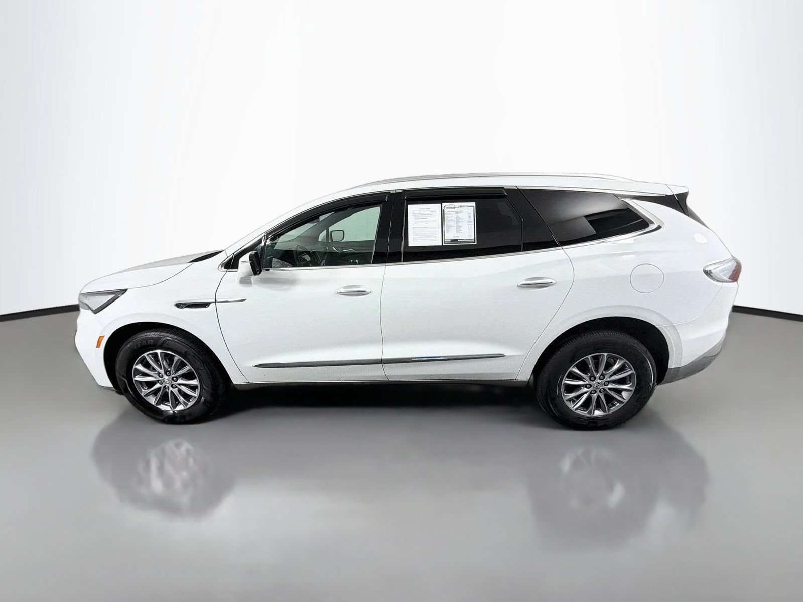 Used 2024 Buick Enclave Essence FWD image 4