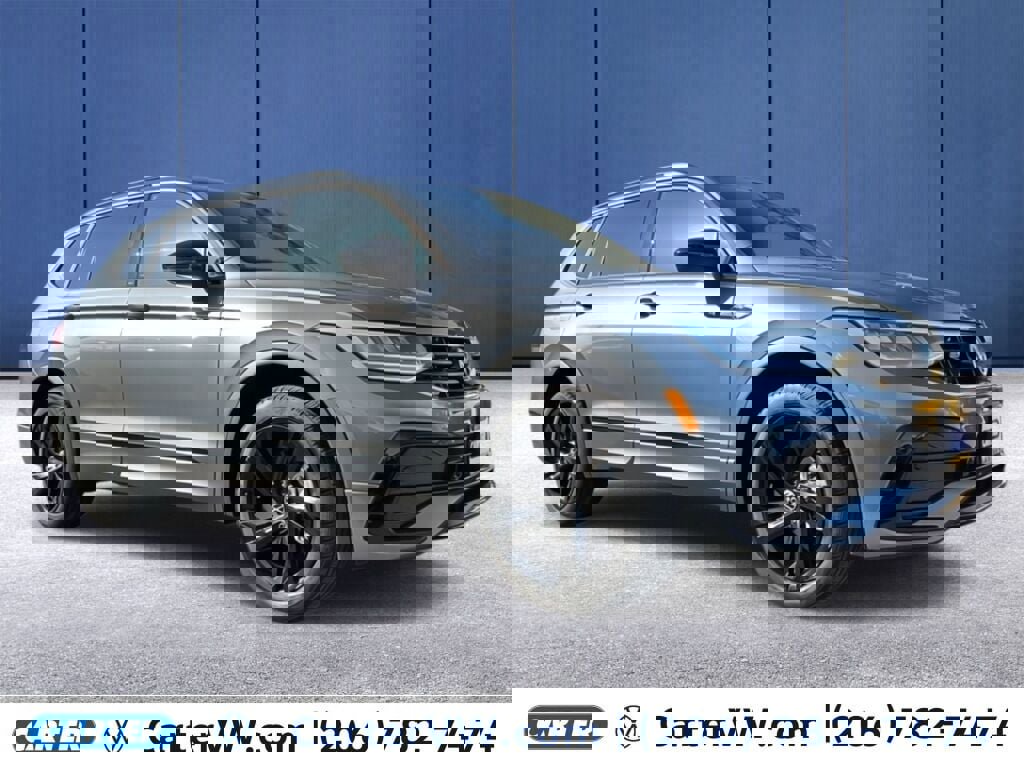 Used 2023 Volkswagen Tiguan SE R-Line image 1