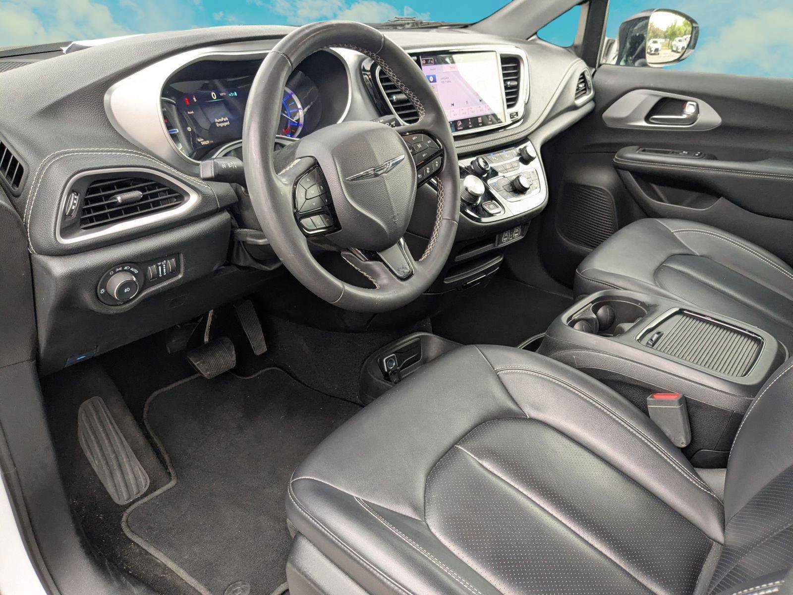 Used 2024 Chrysler Pacifica Limited FWD image 5