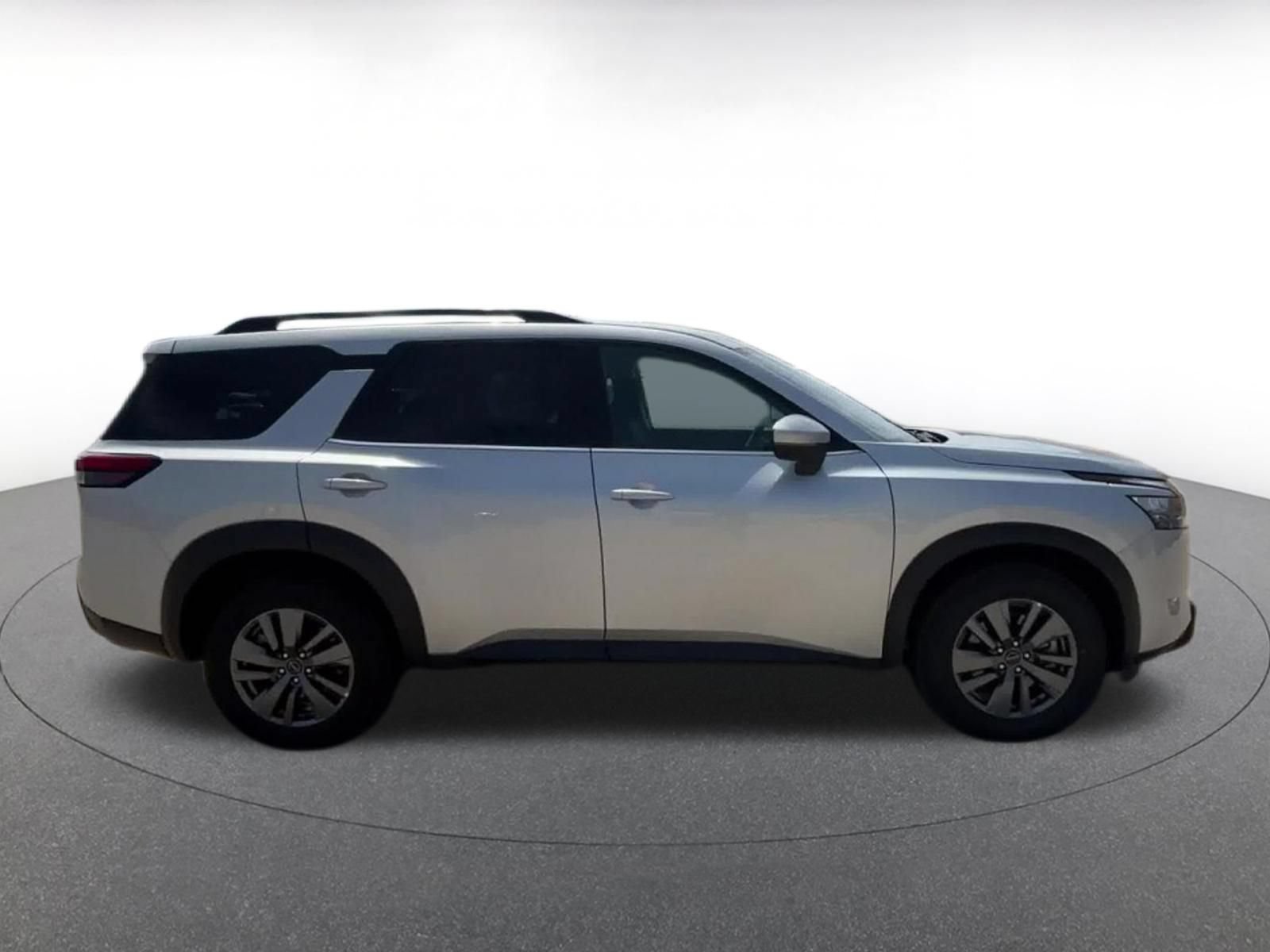 Used 2025 Nissan Pathfinder SV AWD/4WD image 16