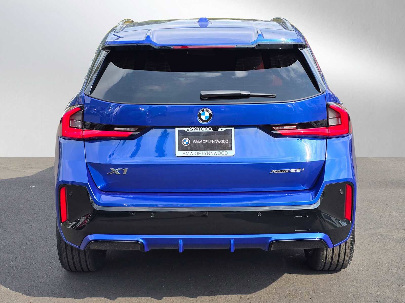 Used 2025 BMW X1 xDrive28i w/ Premium Package image 4