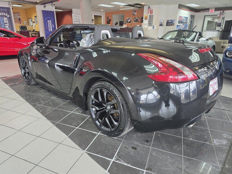Used 2019 Nissan 370Z Roadster RWD image 6
