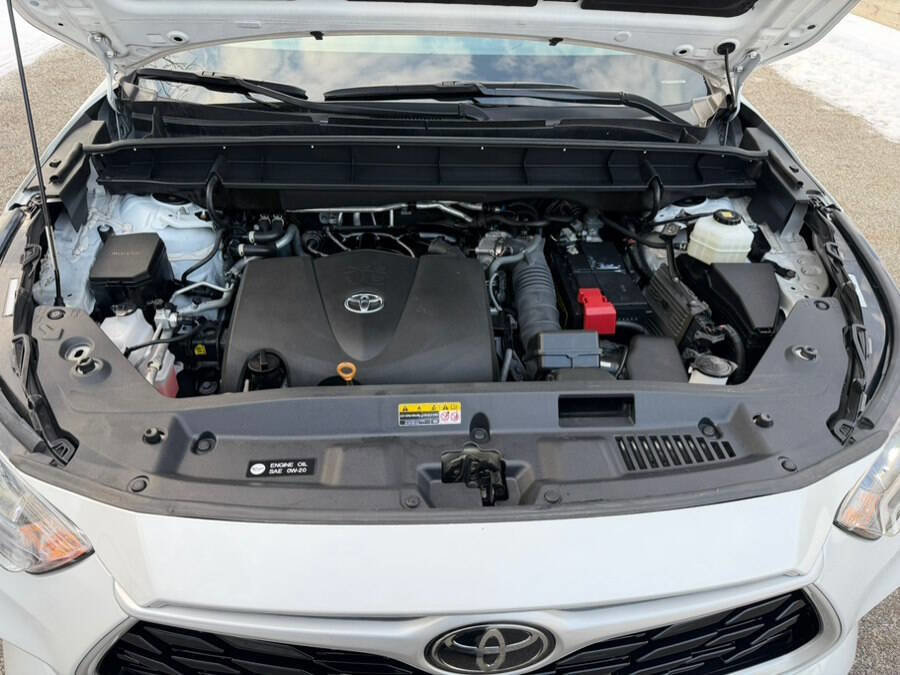 Used 2022 Toyota Highlander XLE image 14