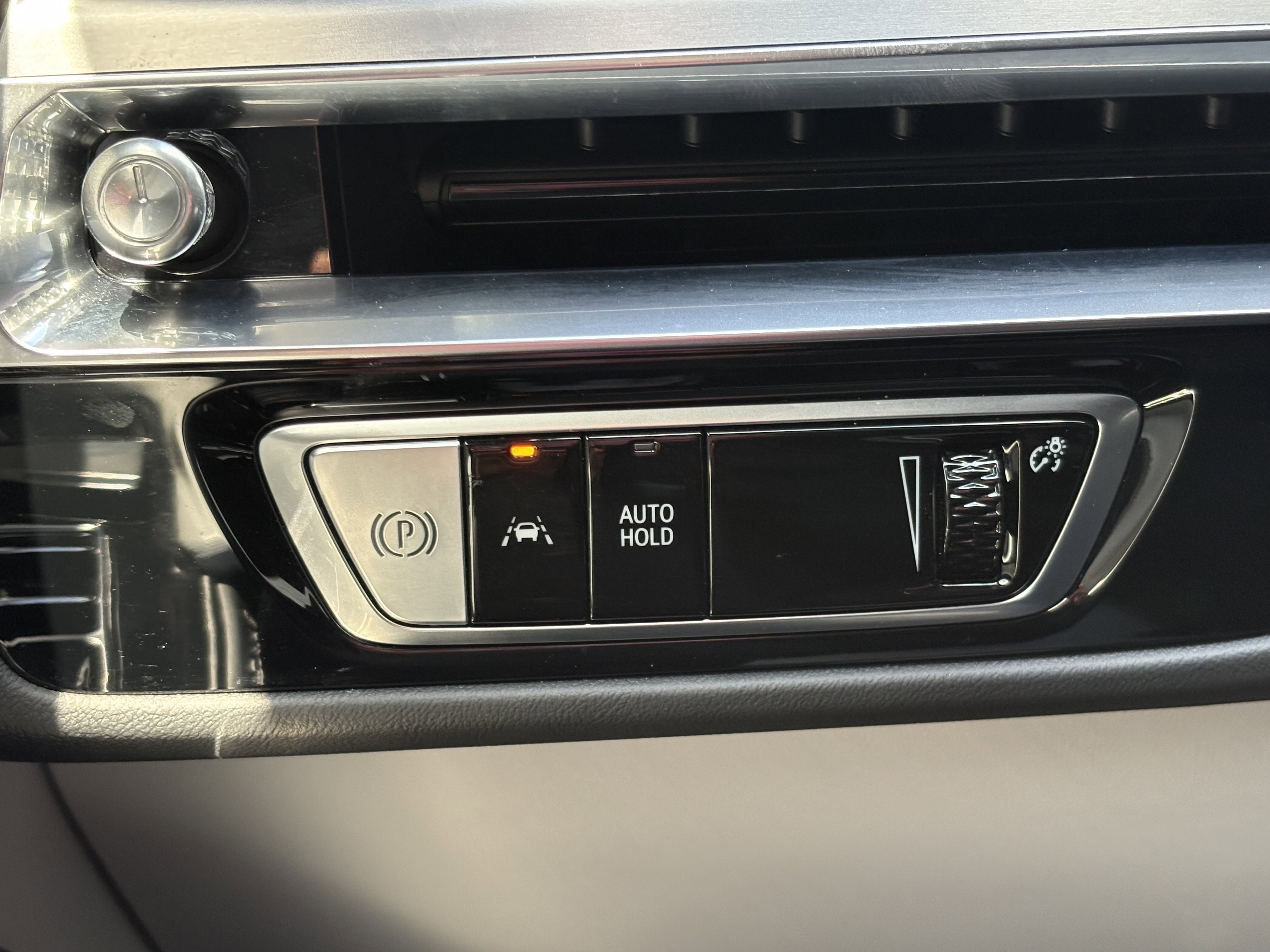 Certified 2024 Cadillac Lyriq Luxury AWD/4WD image 31