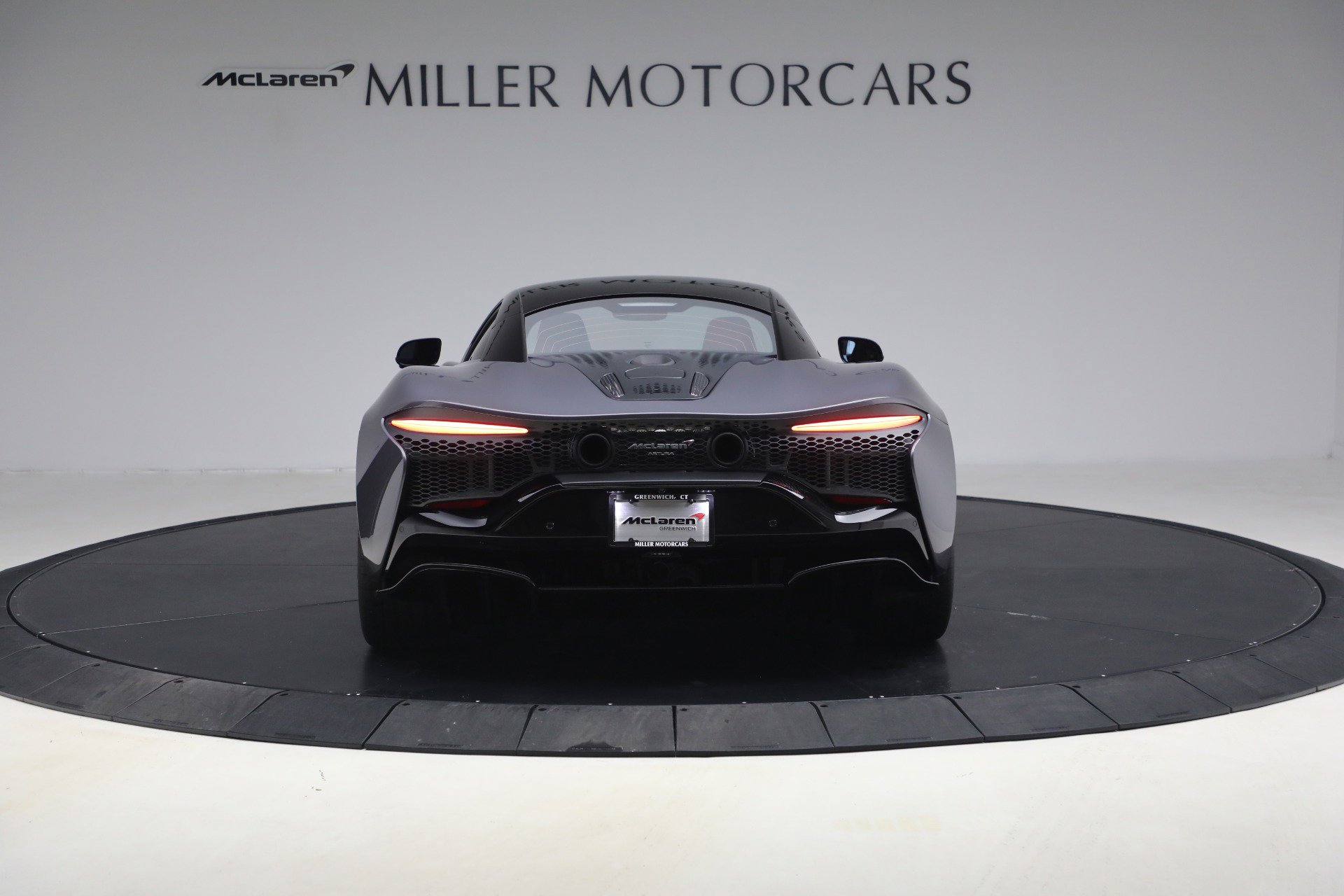 Used 2024 McLaren Artura image 6